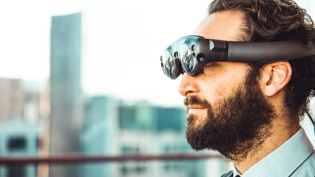Augmented Reality and Holograms differences